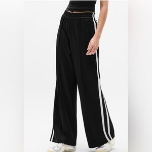 NWT-Athleta Black/White Tempo Wide Leg Track Pant, Medium Petite